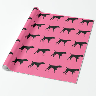Tysk Shorthaired pekare som slår in papper Presentpapper