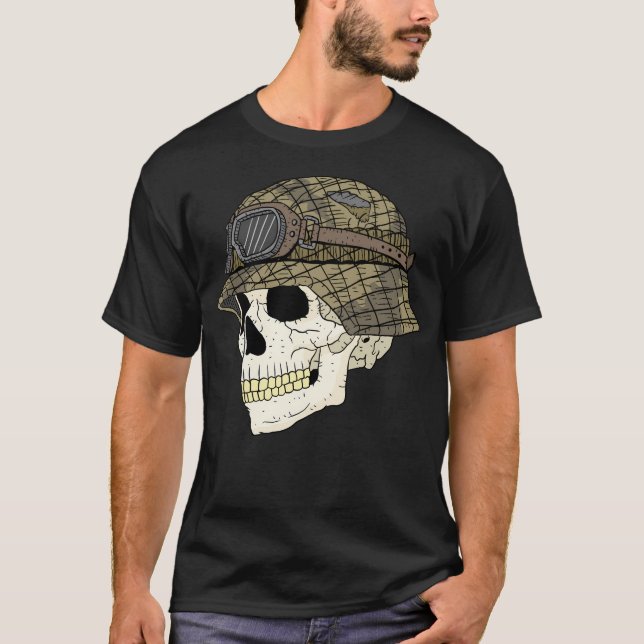 Tysk Stahlhelm Helmet och Skull. T Shirt (Framsida)