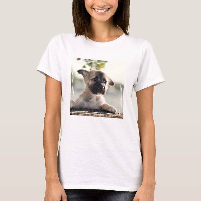 Tyska schepherd-valpar över redovisning t shirt (Framsida)