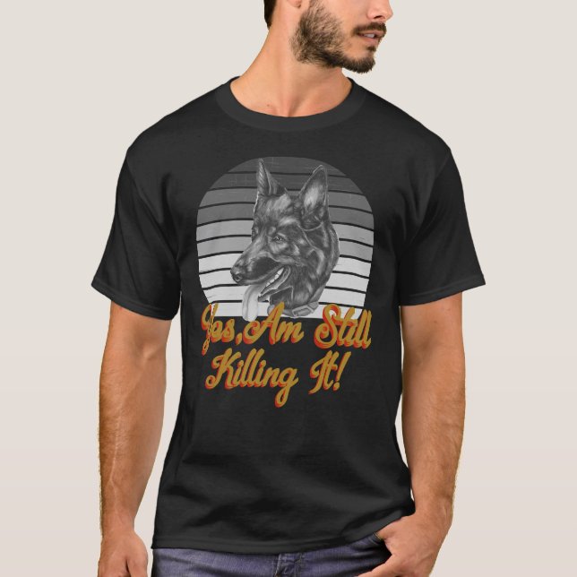 Tyska shepherd Gsd Retro Sunset dödar fortfarande  T Shirt (Framsida)