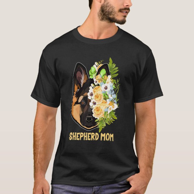 Tyska Shepherd Mamma Flowers Apparel Shepherd Mamm T Shirt (Framsida)
