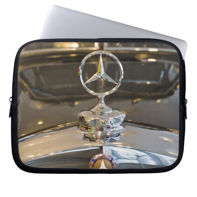 Tyskland, Baden-Wurttemberg, Stuttgart. Mercedes Laptop Sleeve (Framsidan)