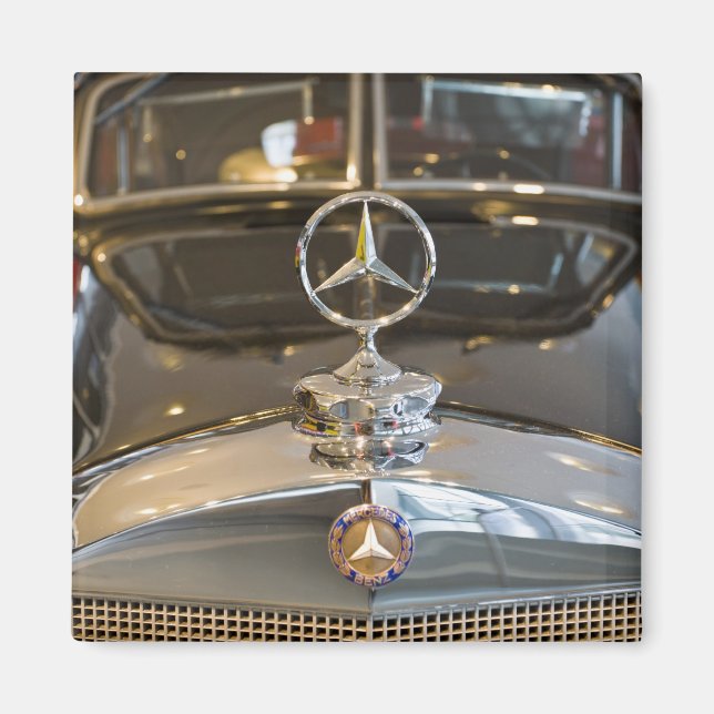 Tyskland, Baden-Wurttemberg, Stuttgart. Mercedes Magnet (Framsidan)