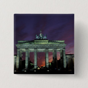 Tyskland, Berlin. Brandenburger Tor på natten. Knapp