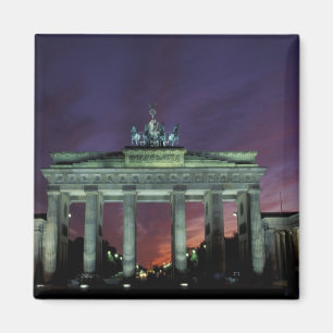Tyskland, Berlin. Brandenburger Tor på natten. Magnet