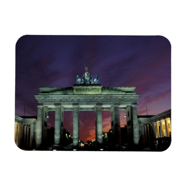 Tyskland, Berlin. Brandenburger Tor på natten. Magnet (Horisontell)
