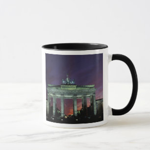Tyskland, Berlin. Brandenburger Tor på natten. Mugg
