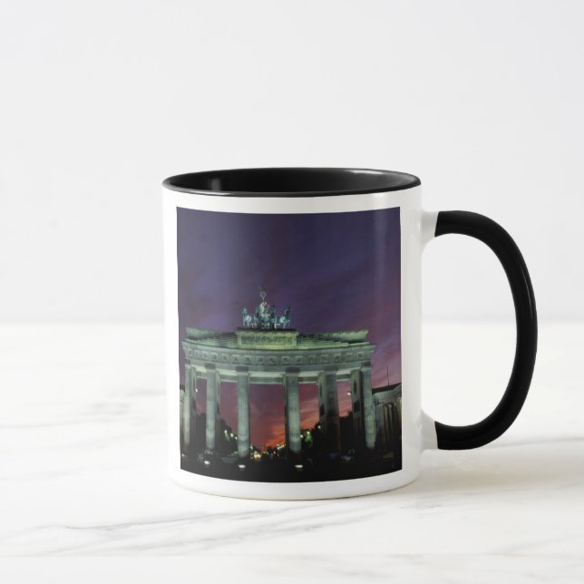 Tyskland, Berlin. Brandenburger Tor på natten. Mugg (Höger)