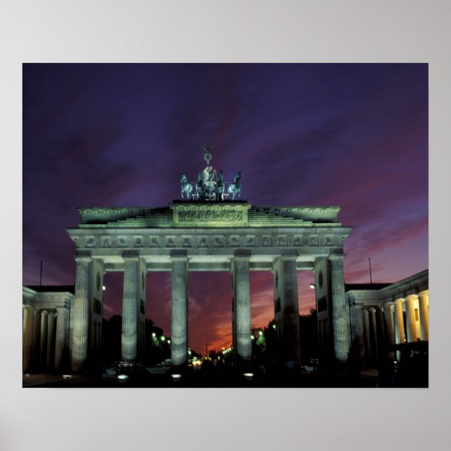 Tyskland, Berlin. Brandenburger Tor på natten. Poster (Framsidan)