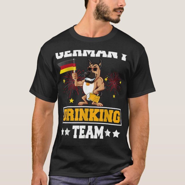 Tyskland Drinking Team German Shepherd Drinking Be T Shirt (Framsida)