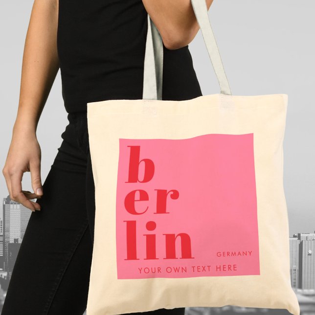 Tyskland typografi rosa röd i Berlin Tygkasse (Skapare uppladdad)