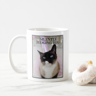 Tyst dömande av dig i Rosa Tutu Kaffemugg