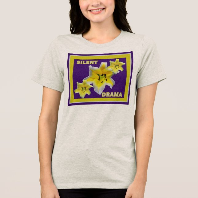 Tyst Drama Rollig Ljusgul Lilja Blomma  T Shirt (Framsida)
