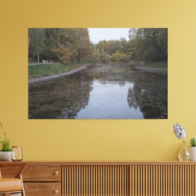 Tyst höstsjö - Nordisk dimma Edition Canvastryck (Insitu (Vardagsrum))