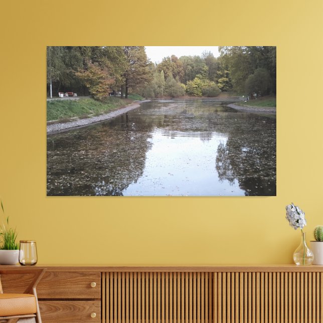 Tyst höstsjö – skandinavisk edition canvastryck (Insitu (Vardagsrum))