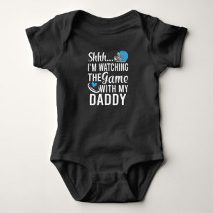 Tyst, jag tittar på matchen med pappa t shirt