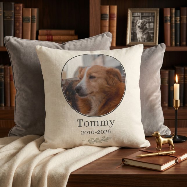 Tyst Lyxig Husdjur Minnesnamn & Datum Småsak Kudde (Quiet Luxury Pet Memorial Name & Date Keepsake Throw Pillow)