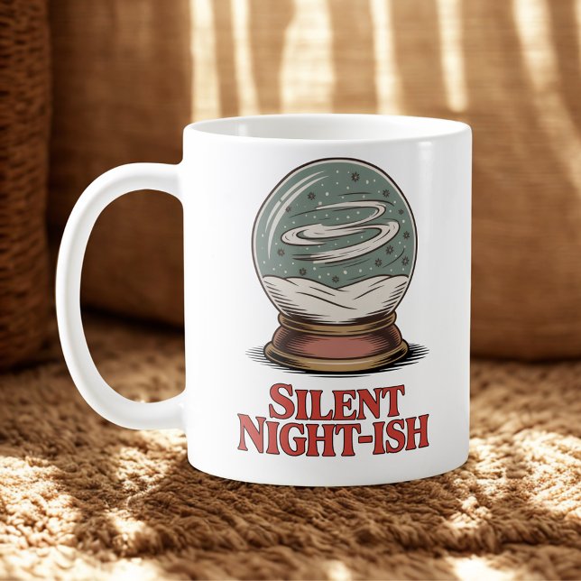 Tyst natt-ish | Julkaos med lugna vibbar Kaffemugg (Skapare uppladdad)