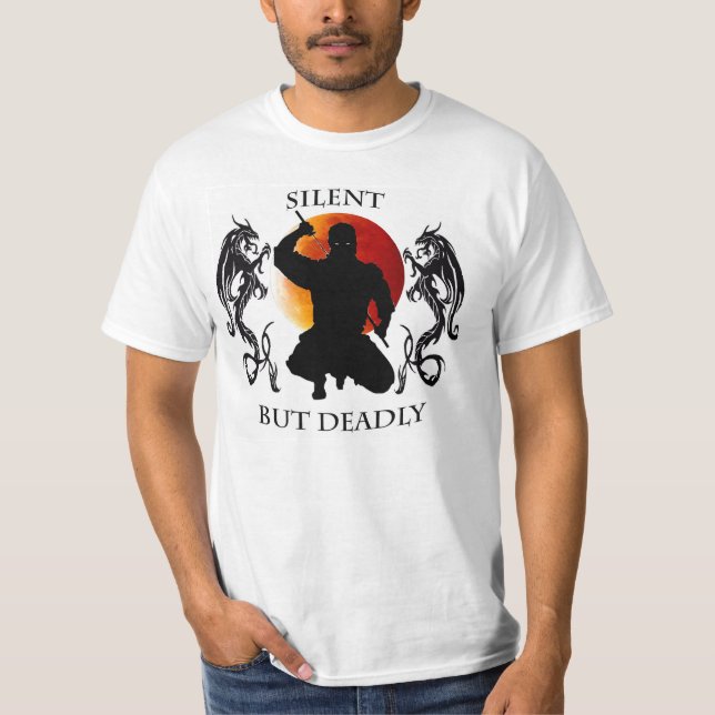Tyst Ninja skjorta men dödligt Tee (Framsida)