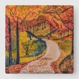 Tyst och färglös väggklocka i skogen