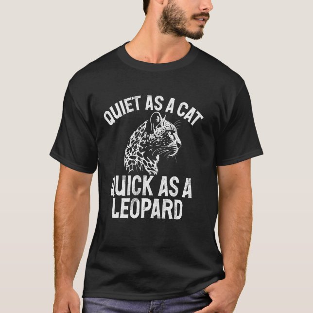 Tyst som en katt Snabb som en leopard T Shirt (Framsida)