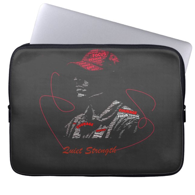 Tyst Styrka Huva Typografi Laptop Fodral (Framsidan)