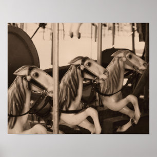 Tysta rasistiska karusellhästar i Sepia Brown Poster