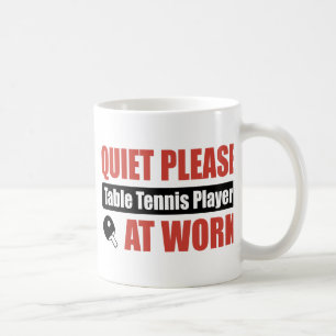 Tystnaden behar bordtennisspelare på arbete kaffemugg