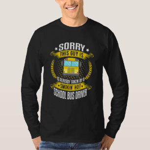 Tyvärr är den här killen rökare Hett School Buss D T Shirt