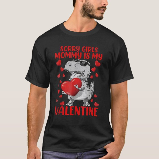 Tyvärr är Mamma min Valentine Dinosaur Holding H T Shirt (Framsida)