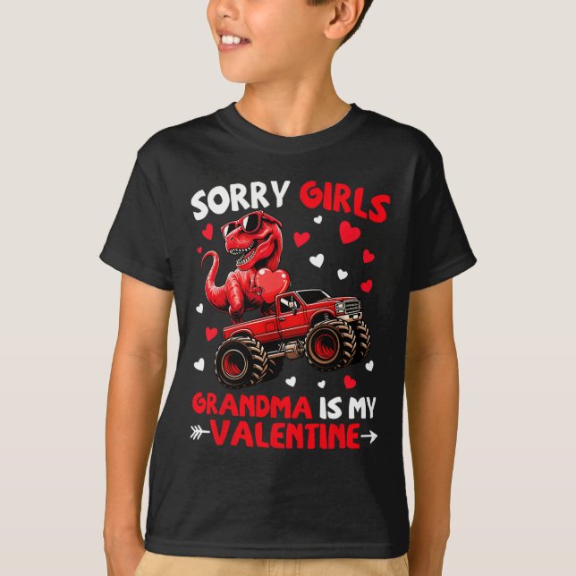 Tyvärr Flickor Mormor Är Min Valentine Dinosaurie  T Shirt (Framsida)