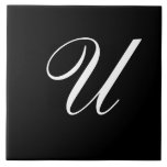 U Monogram inledande vit på svart Kakelplatta<br><div class="desc">Classic White Brev Monogram på Black Background,  U.</div>