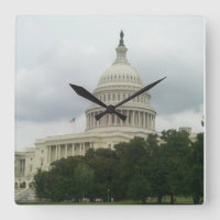 U.S. Capitol Building med molnig himmel