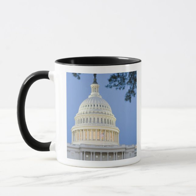 U.S. Capitol i skymningen, Washington D.C. (distri Mugg (Vänster)