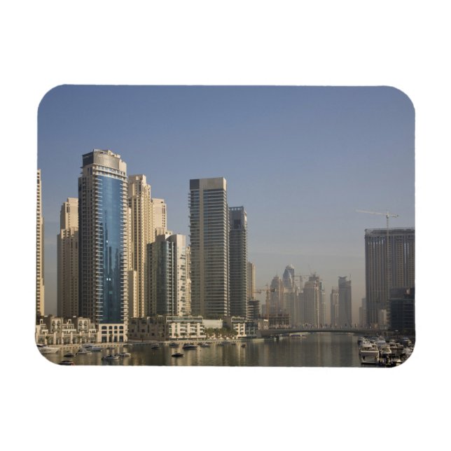 UAE, Dubai. Marina torn med båtar på ankarplats. Magnet (Horisontell)
