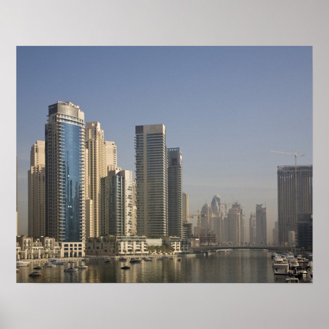 UAE, Dubai. Marina torn med båtar på ankarplats. Poster (Framsidan)