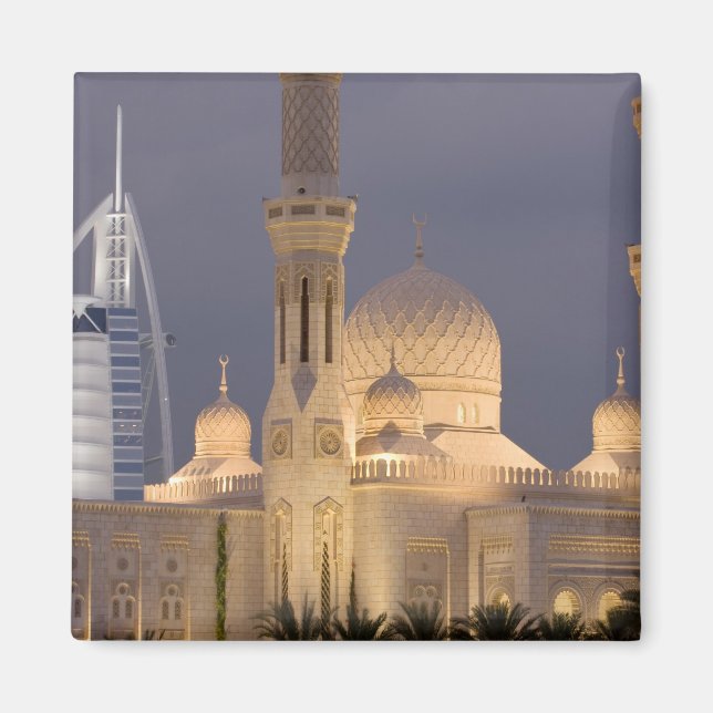 UAE, Dubai. Mosque på kvällen med Burj al Arab Magnet (Framsidan)
