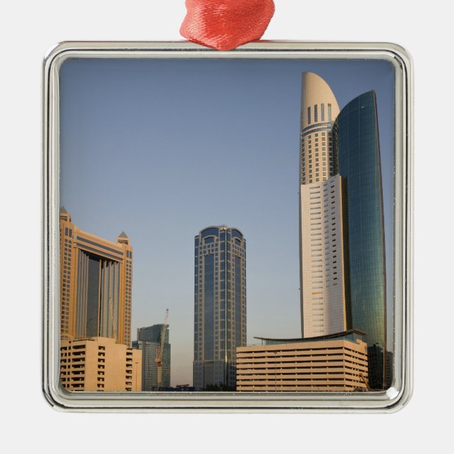 UAE, Dubai. Park Ställe Torn och andra Julgransprydnad Metall (Framsidan)