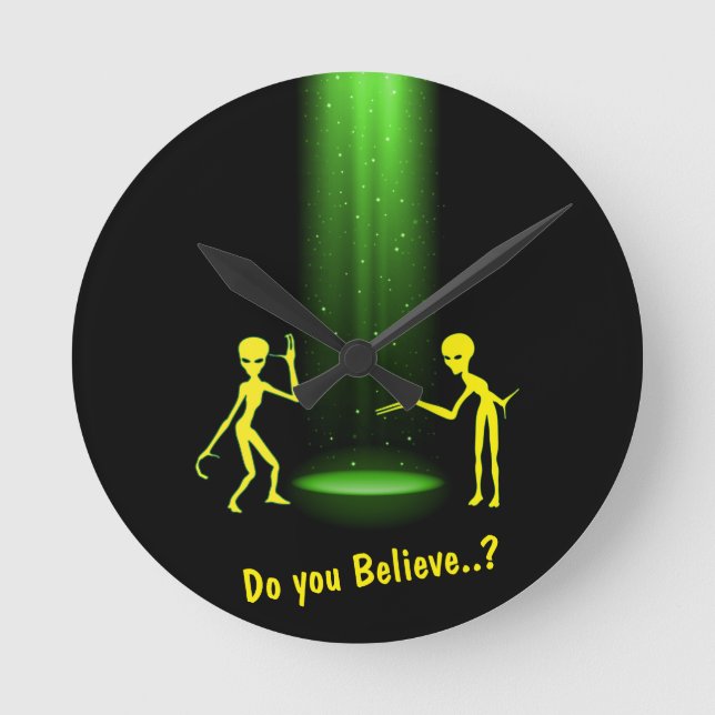 UFO Alien Abduction 👽 tror du? Rund Klocka (Framsida)