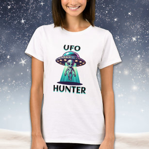 UFO Hunter   Ai Art med UFO och Alien T Shirt