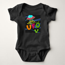 ufo i rymden säger hej t shirt