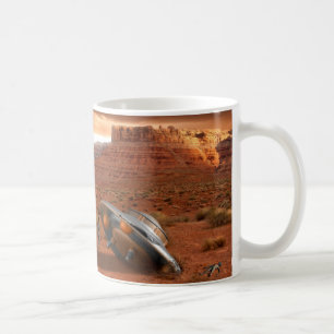Ufo-krasch i öken med den främmande Fatalitymugg Kaffemugg