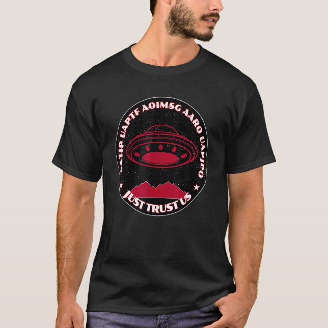 UFO:s UAP:er litar bara på oss T Shirt (Framsida)