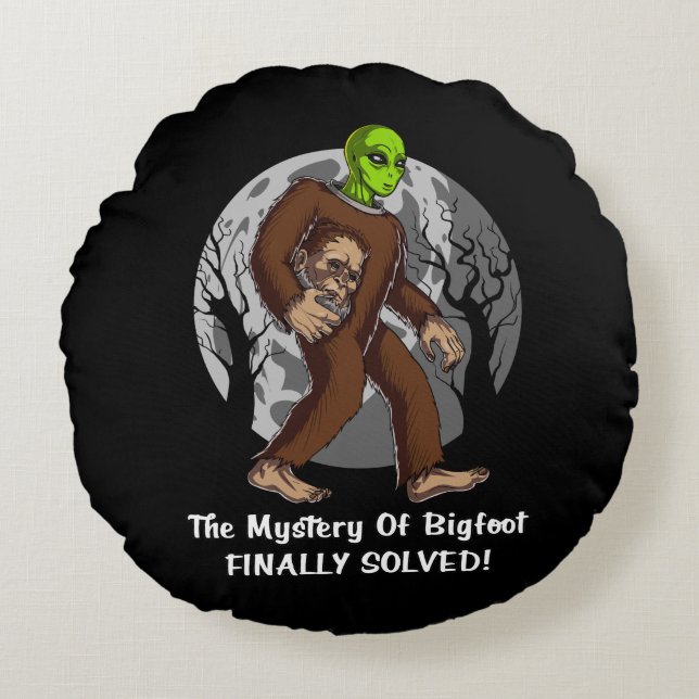 UFO: Space Alien Bigfoot Conspiracy Myasty Solved  Rund Kudde (Framsidan)