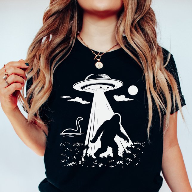 UFO Summer, Alien Abduction Sasquatch T Shirt (Skapare uppladdad)