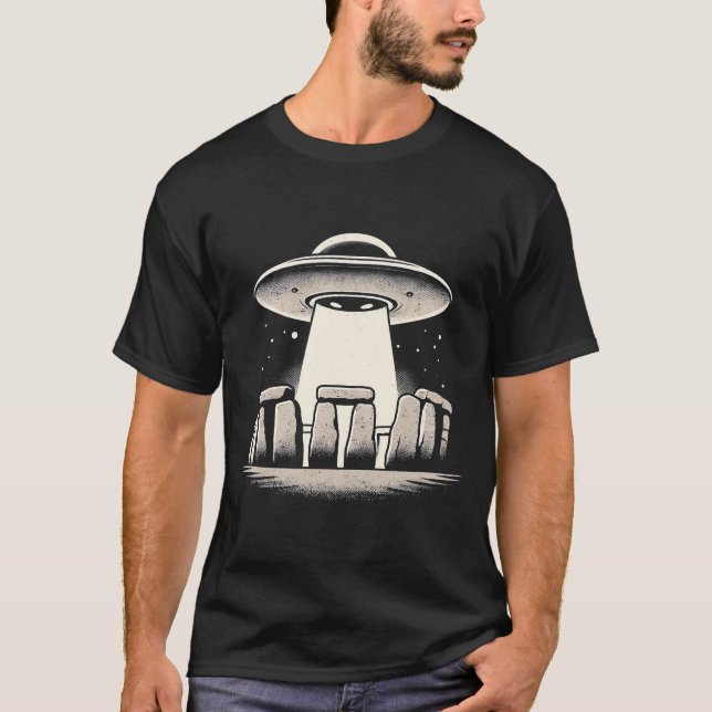 UFO vid Stonehenge T Shirt (Framsida)