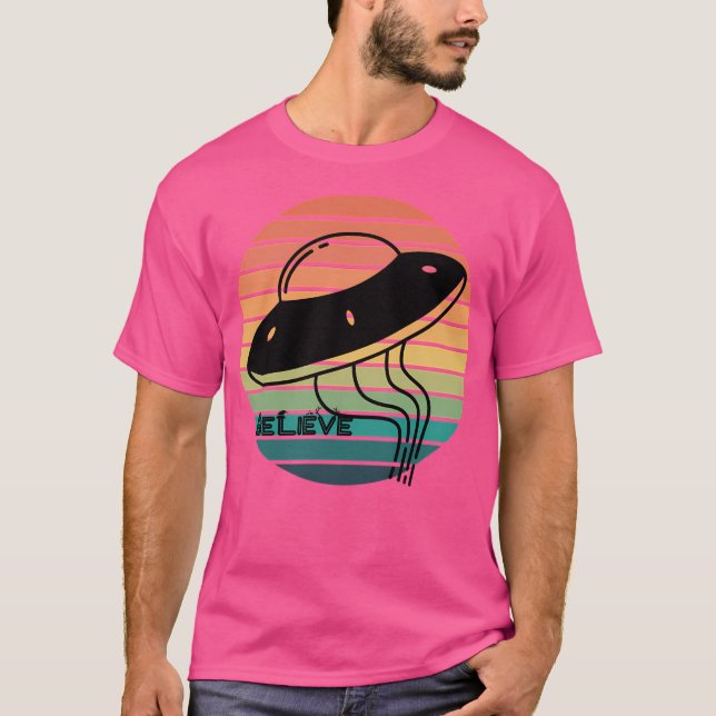 Ufo Vintage Art T Shirt (Framsida)