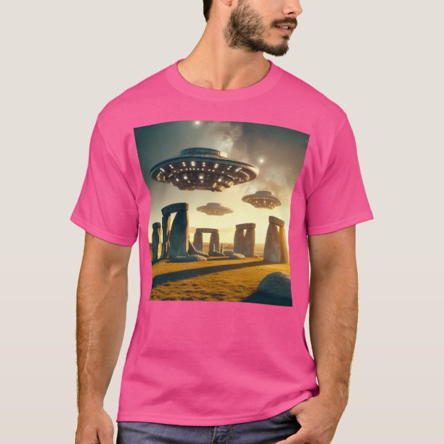 Ufos som flyger över Stonehenge T Shirt (Framsida)