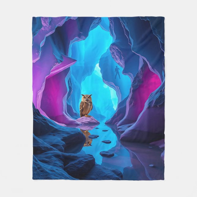 Uggla i Crystal Cave Fleecefilt (Framsidan)