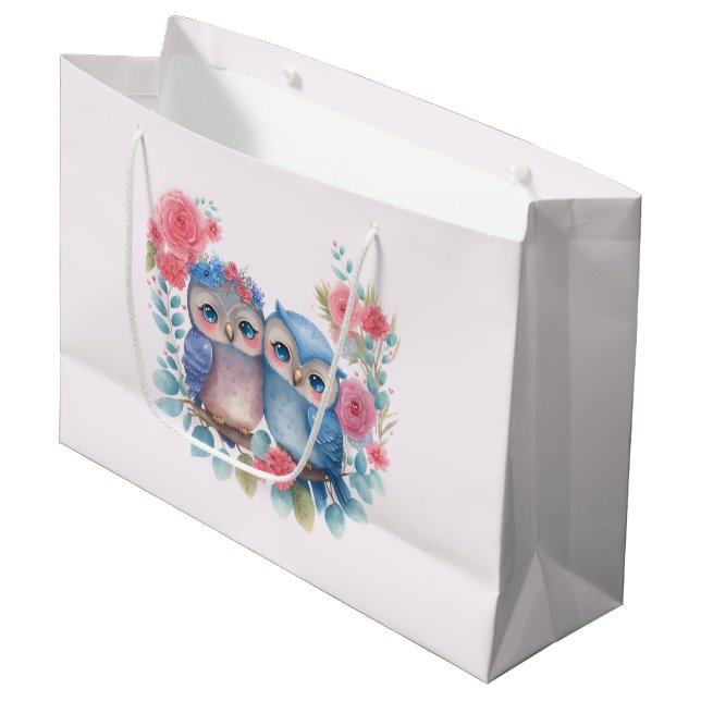 Uggla i Kärlek Sitta vid Träd Gren (Framsidan Vinklad)